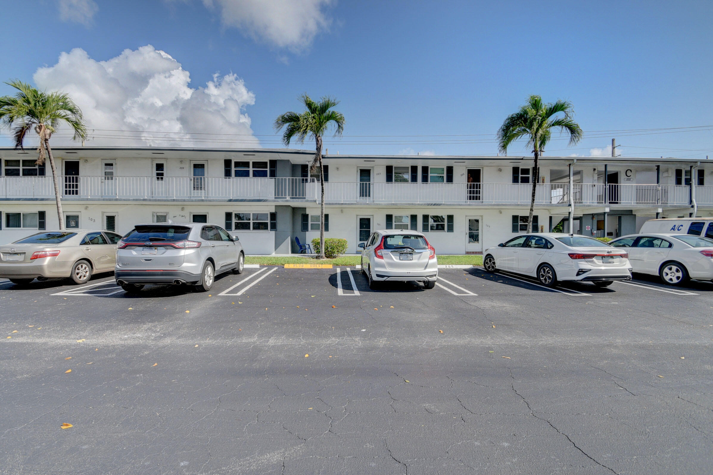 1111 Lake Terrace Unit: 105
