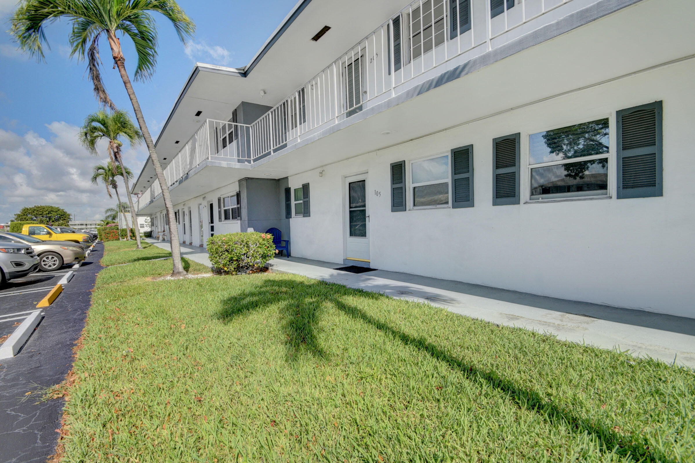 1111 Lake Terrace Unit: 105