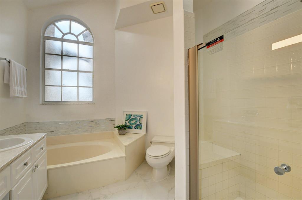 6627 NW 25th Way