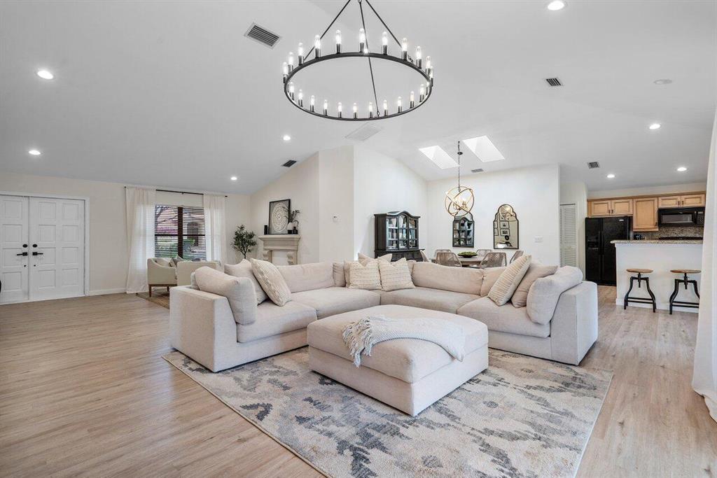 10639 Avenida Santa Ana