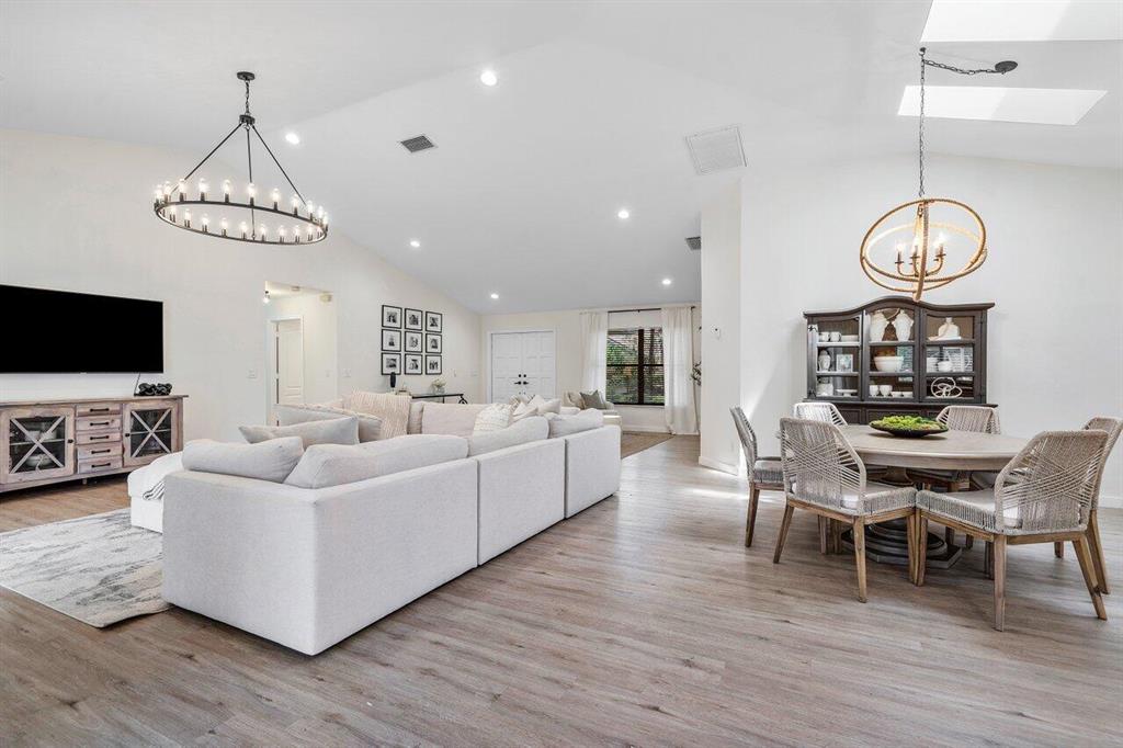 10639 Avenida Santa Ana