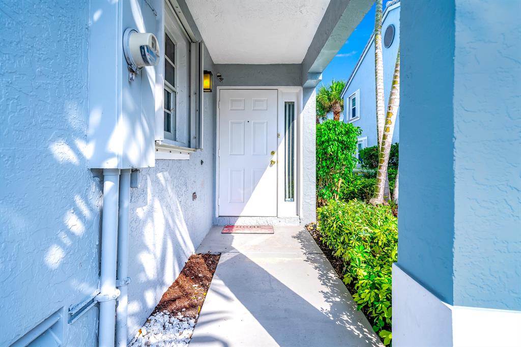 892 Jeffery Street
