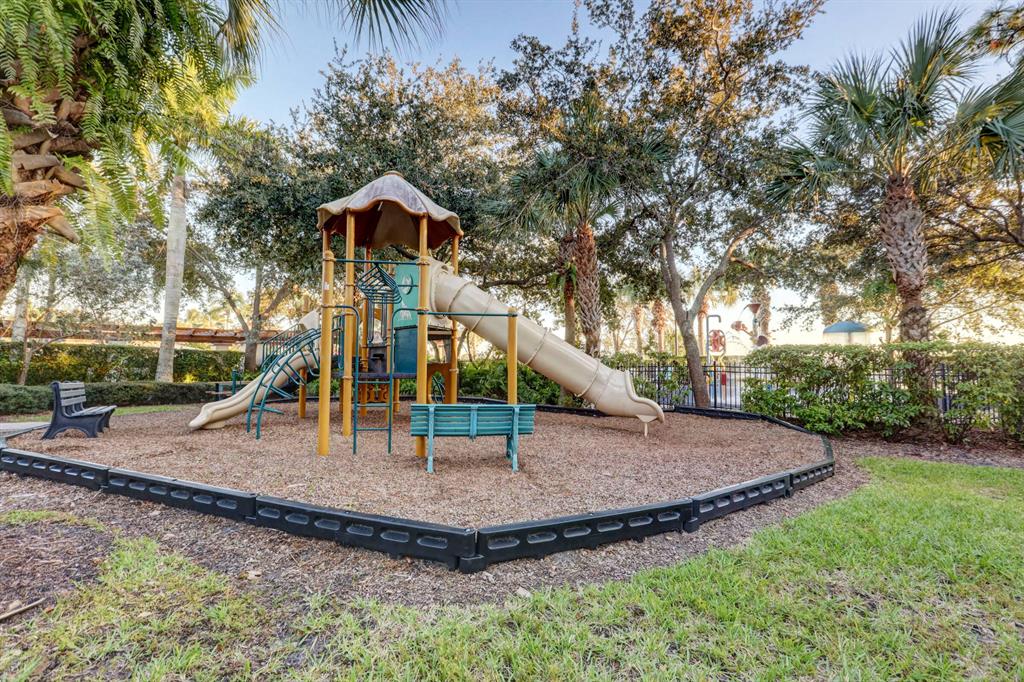 1422 Barlow Court