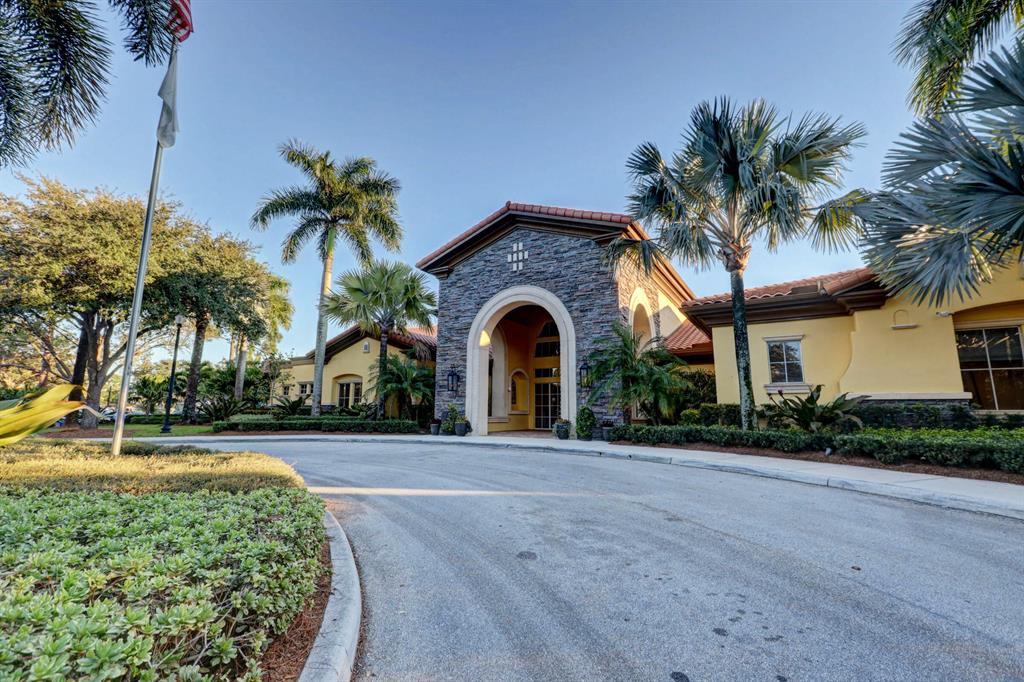 1422 Barlow Court