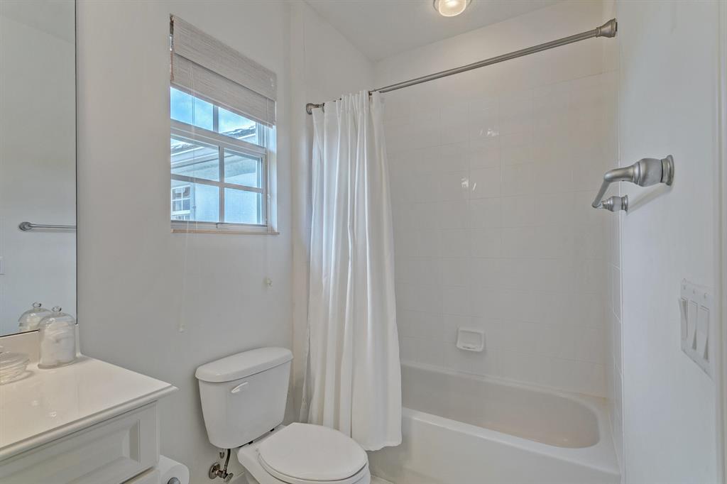 1422 Barlow Court