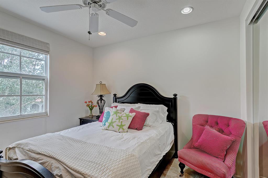 1422 Barlow Court