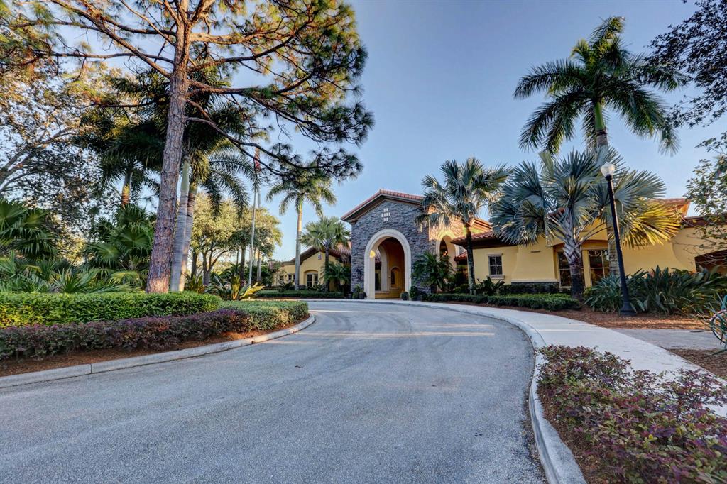 1422 Barlow Court