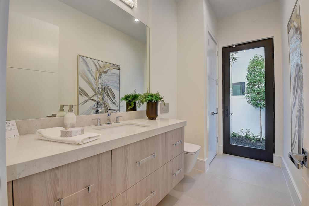 753 Park Drive W