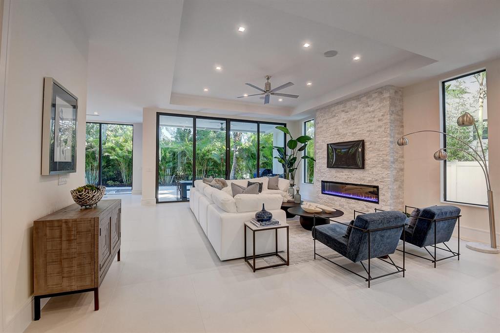753 Park Drive W