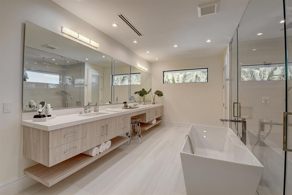 753 Park Drive W