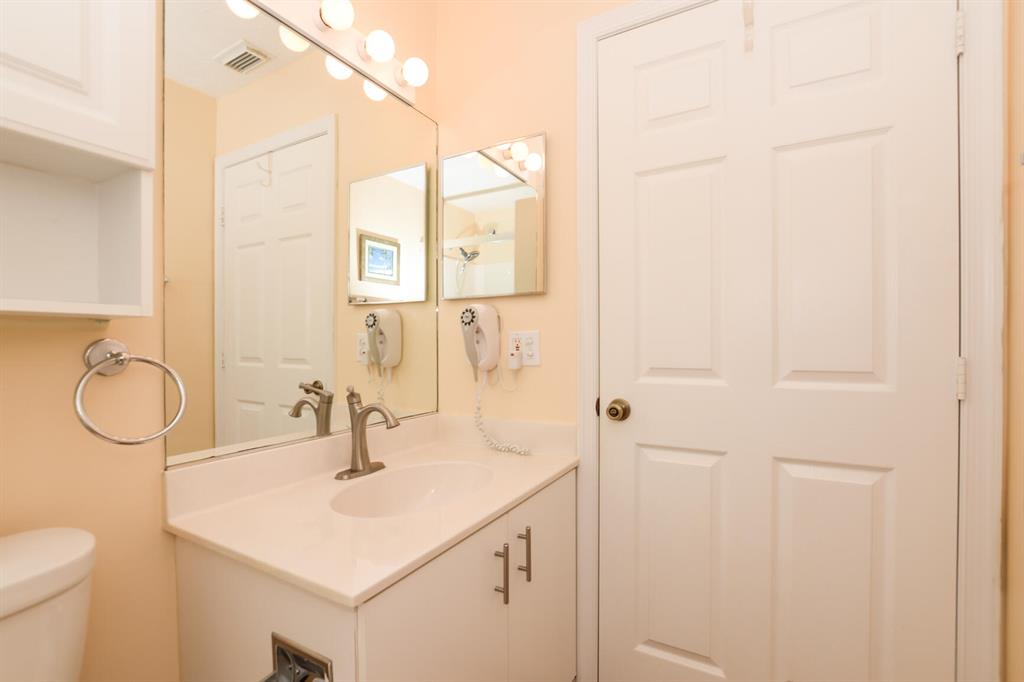 5609 Travelers Way