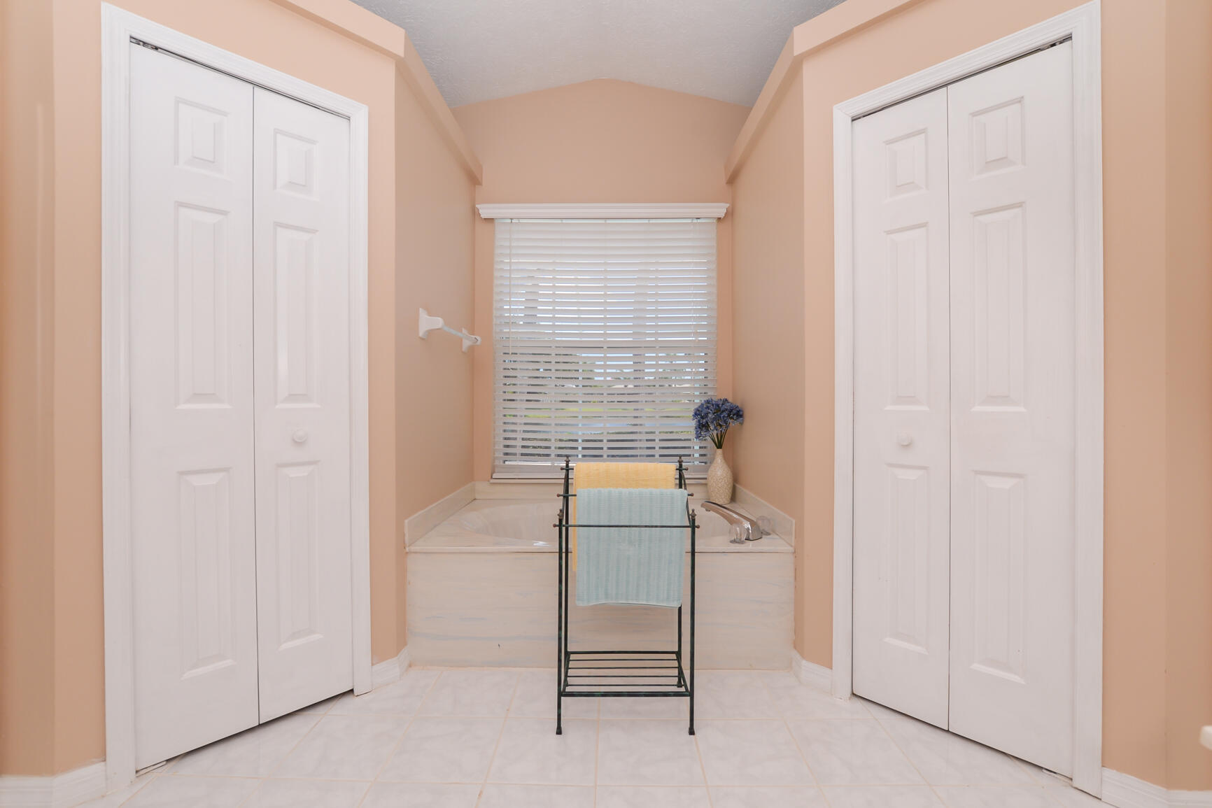 6848 Bronte Circle