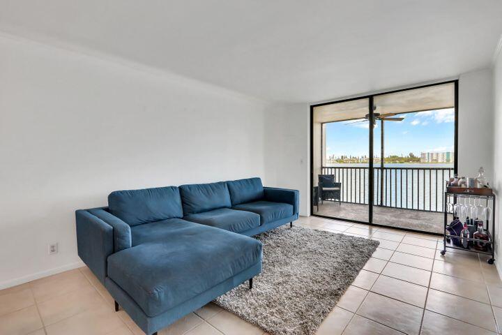 116 Lake Emerald Drive Unit: 209