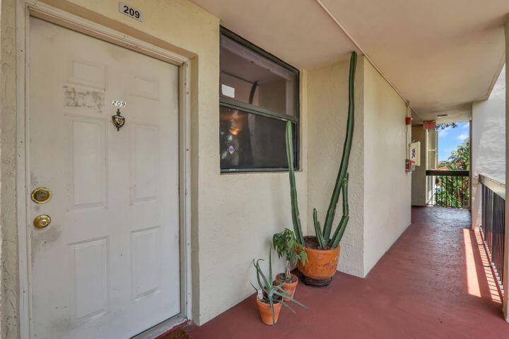 116 Lake Emerald Drive Unit: 209