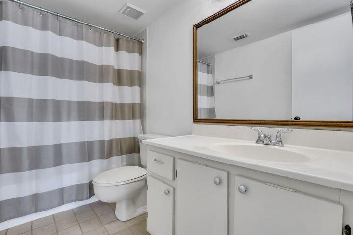 116 Lake Emerald Drive Unit: 209