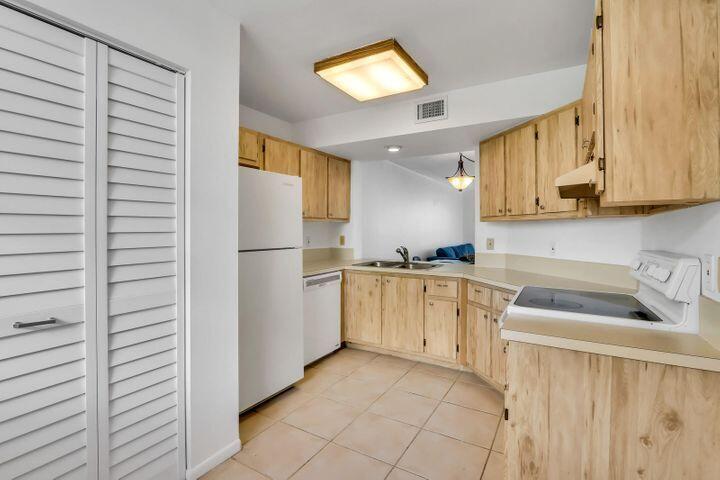 116 Lake Emerald Drive Unit: 209