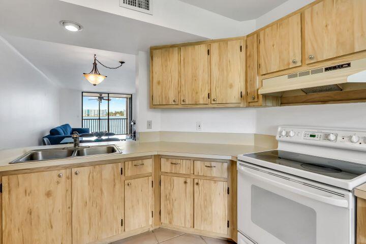 116 Lake Emerald Drive Unit: 209