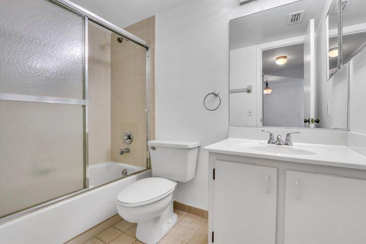 116 Lake Emerald Drive Unit: 209