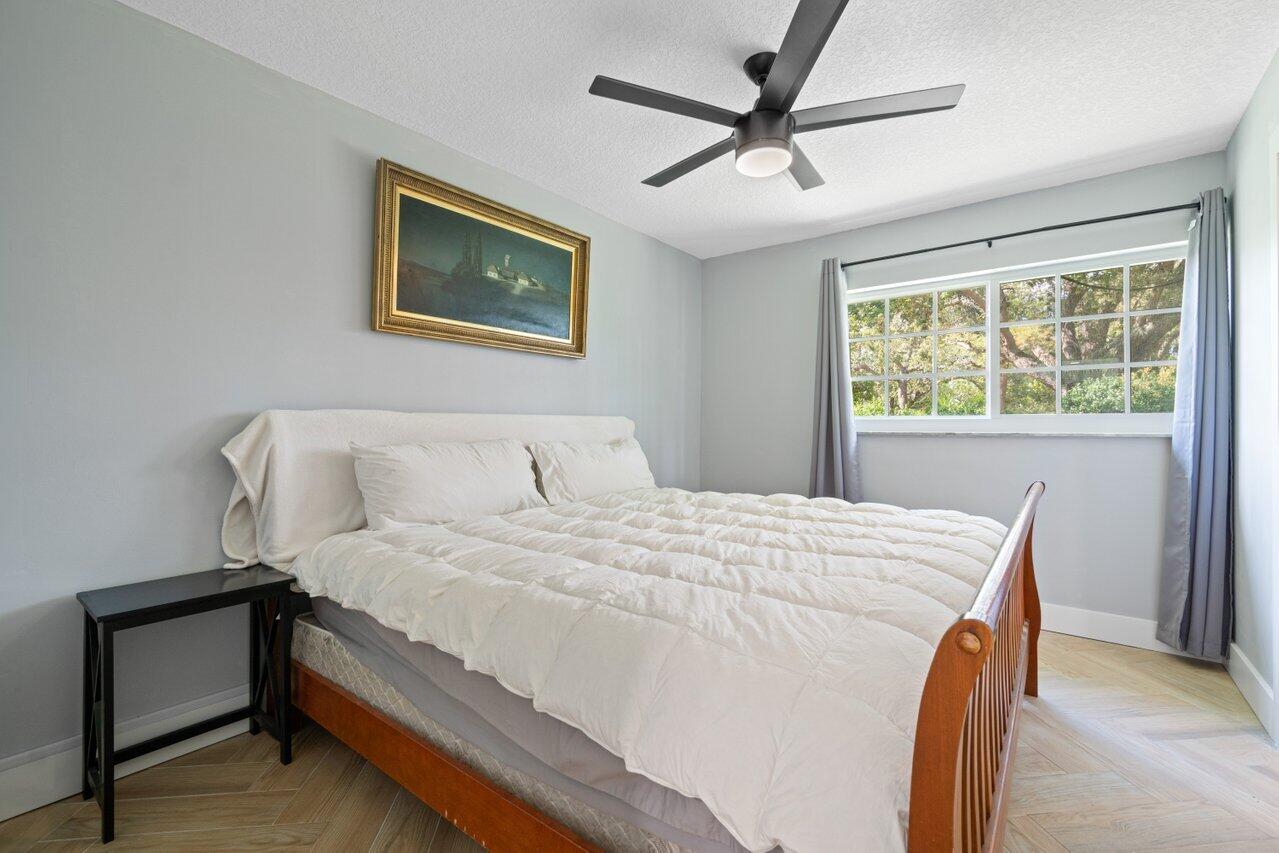 32 NW 12th Avenue