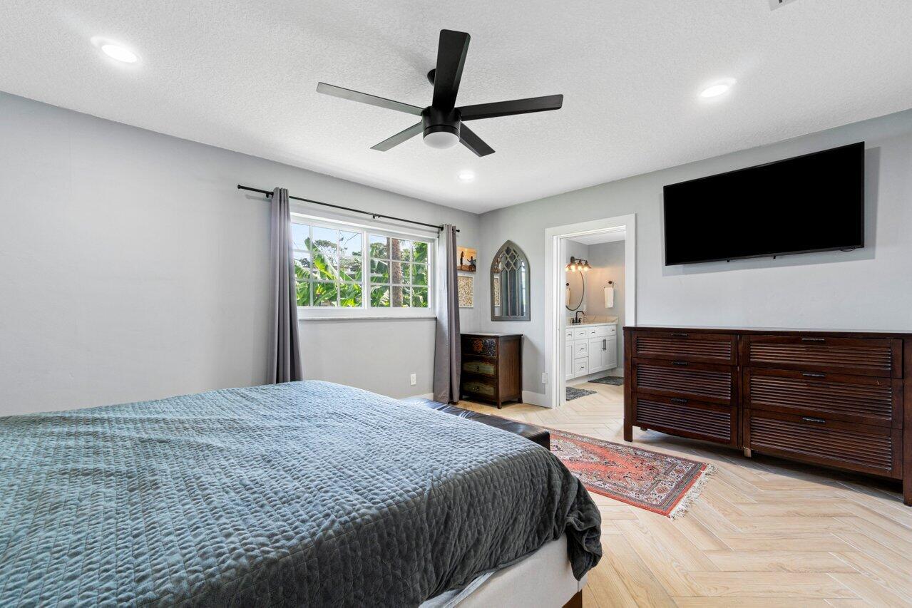 32 NW 12th Avenue