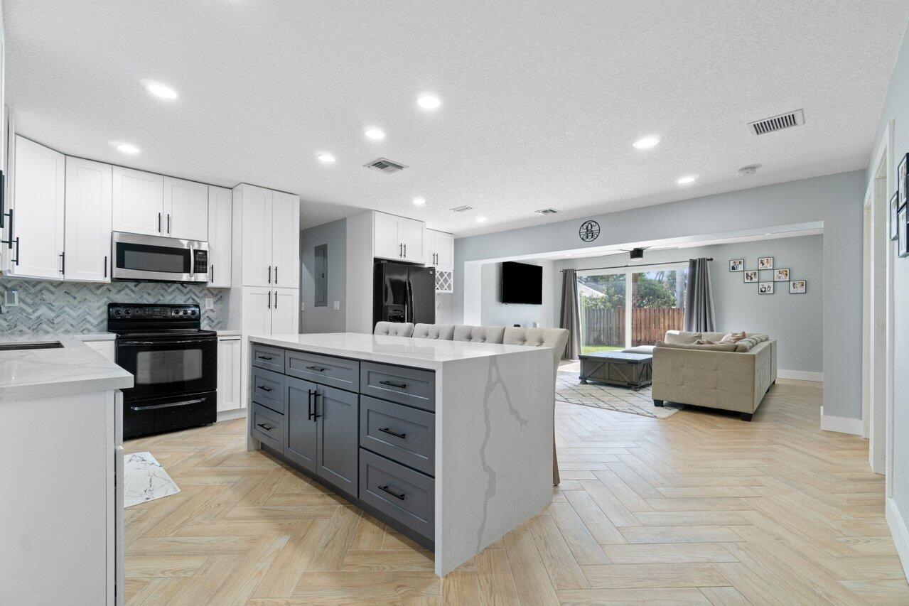32 NW 12th Avenue