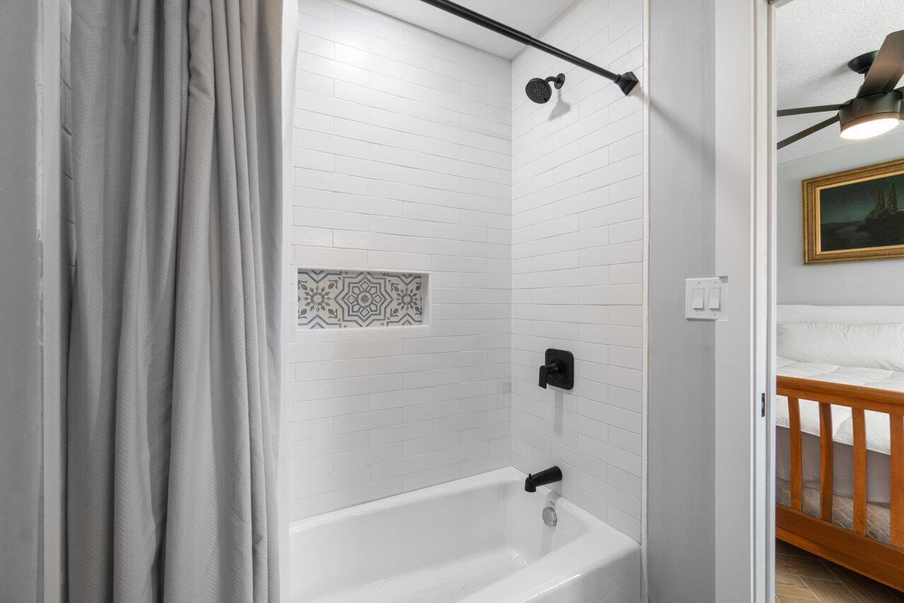 32 NW 12th Avenue