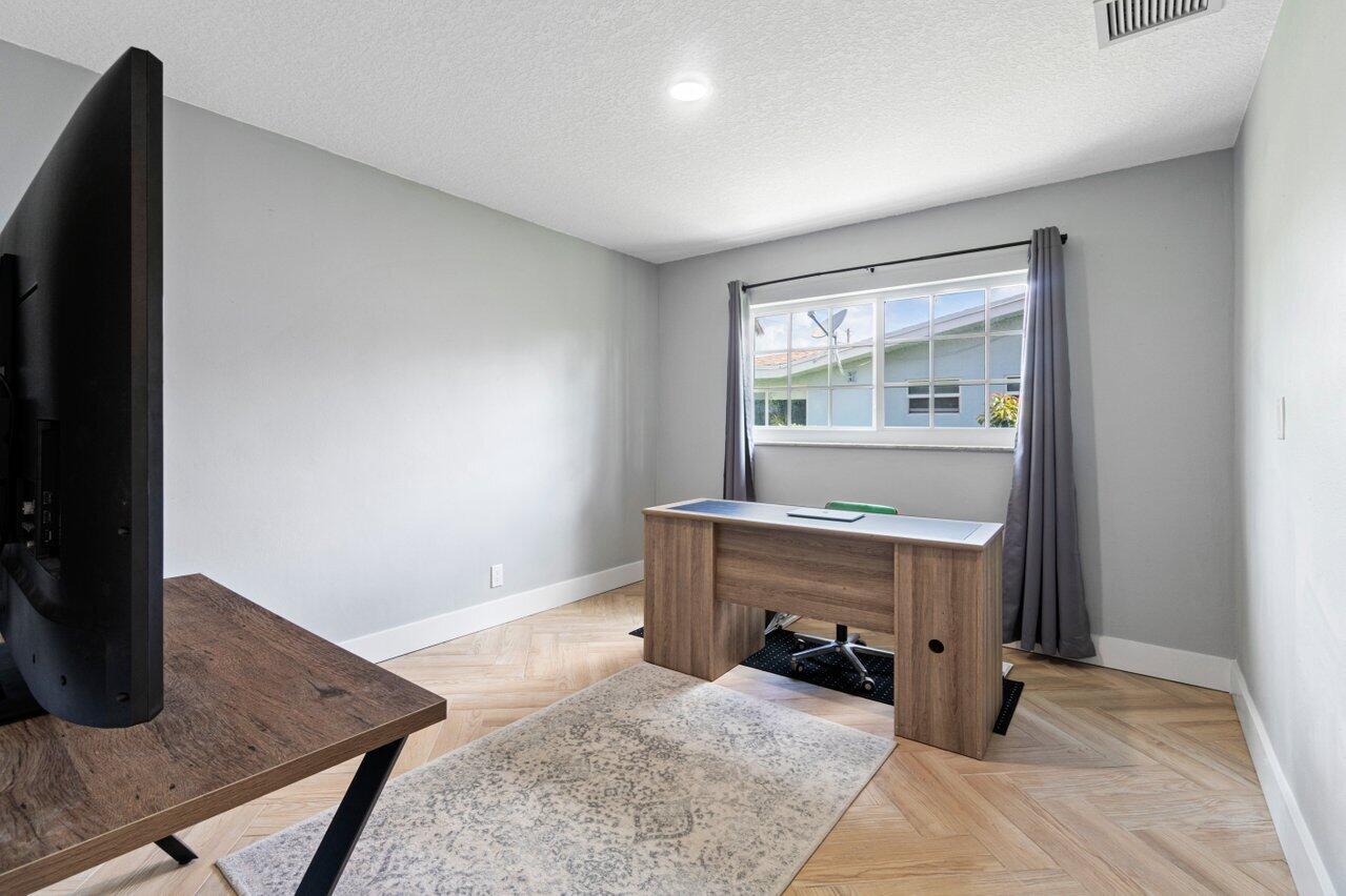 32 NW 12th Avenue