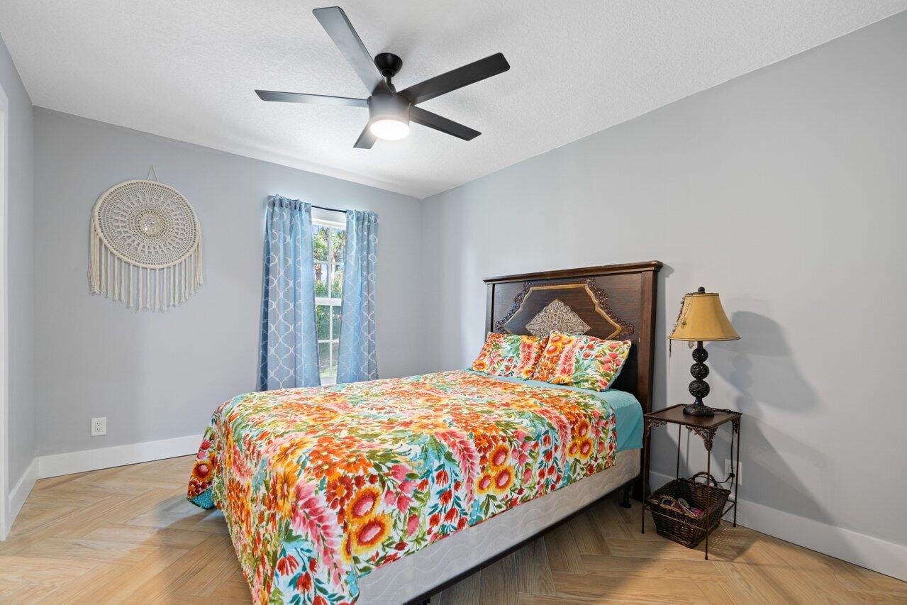 32 NW 12th Avenue