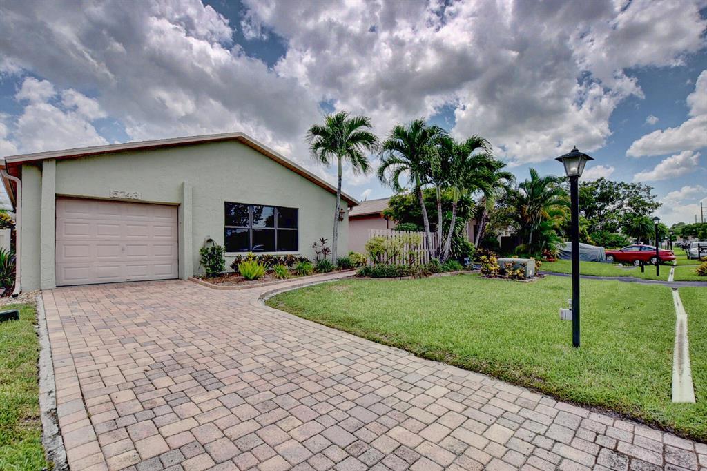 5743 Mirror Lakes Boulevard