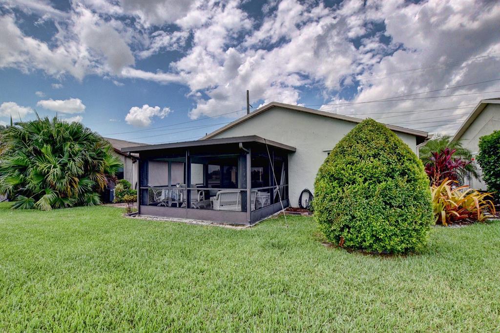 5743 Mirror Lakes Boulevard