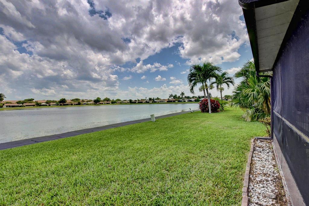 5743 Mirror Lakes Boulevard