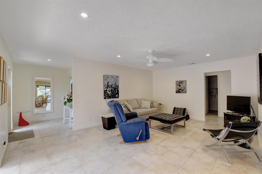 5743 Mirror Lakes Boulevard