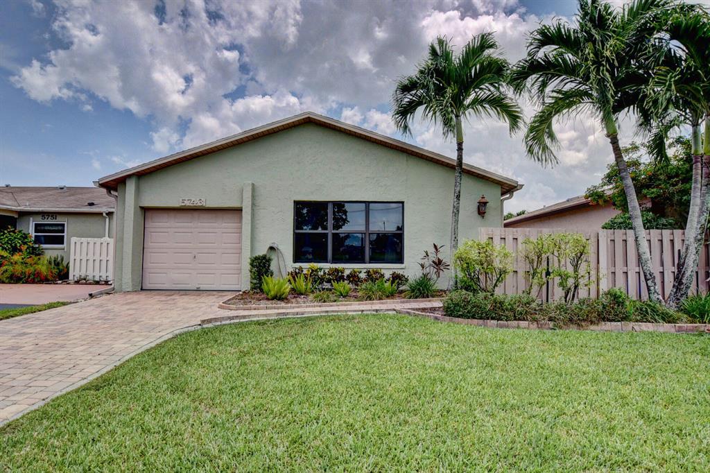 5743 Mirror Lakes Boulevard