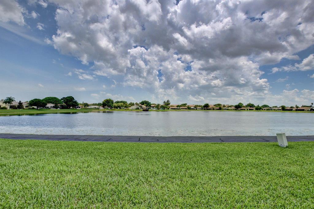 5743 Mirror Lakes Boulevard