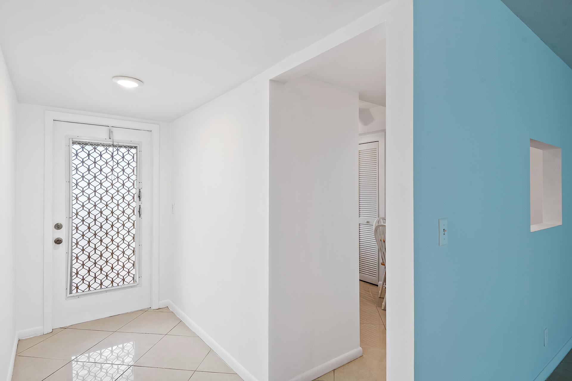 9741 Sunrise Lakes Boulevard Unit: 207