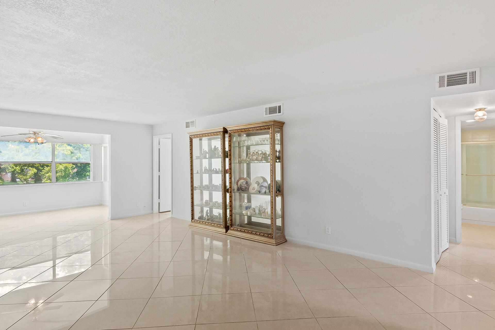 9741 Sunrise Lakes Boulevard Unit: 207