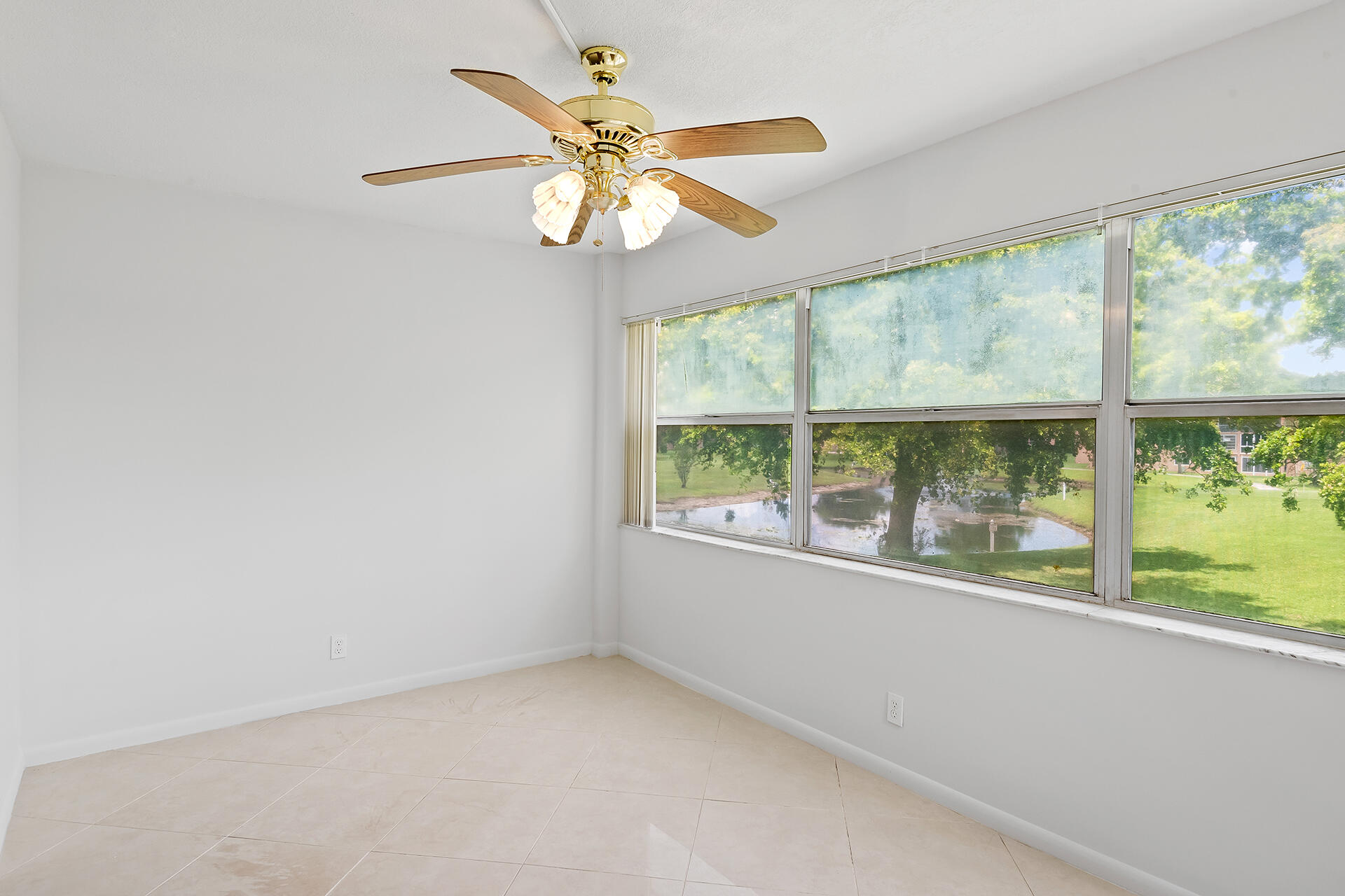 9741 Sunrise Lakes Boulevard Unit: 207