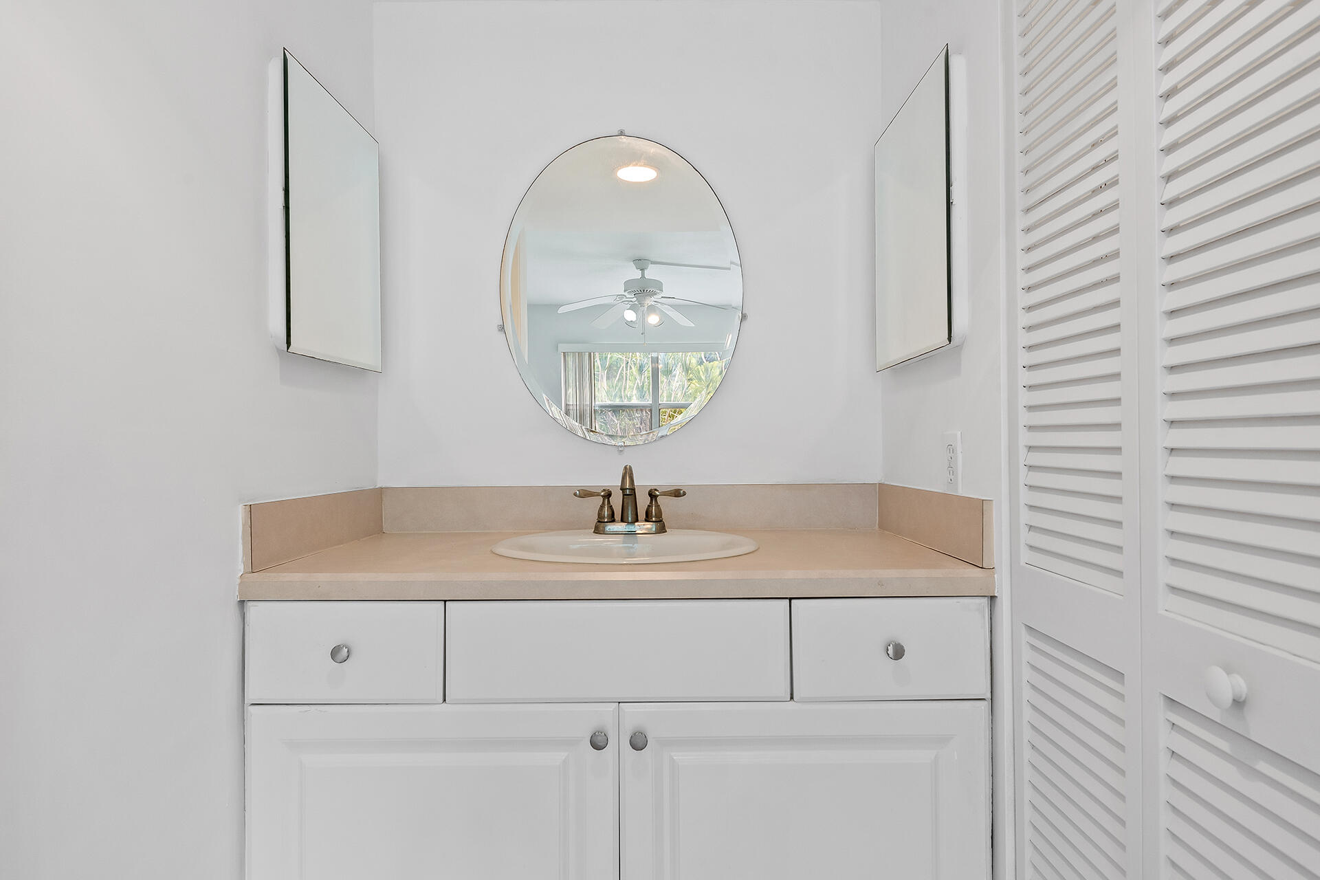 9741 Sunrise Lakes Boulevard Unit: 207