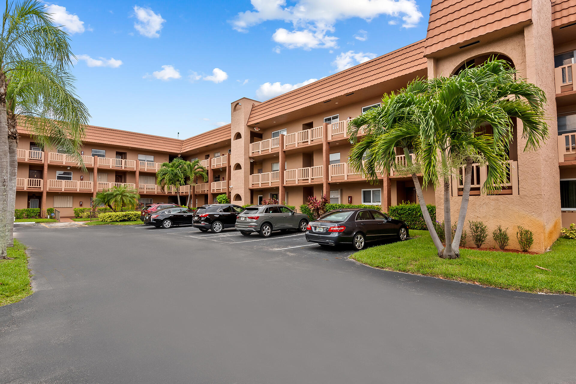 9741 Sunrise Lakes Boulevard Unit: 207