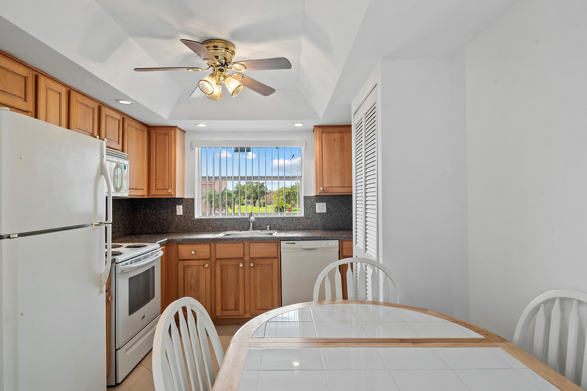 9741 Sunrise Lakes Boulevard Unit: 207