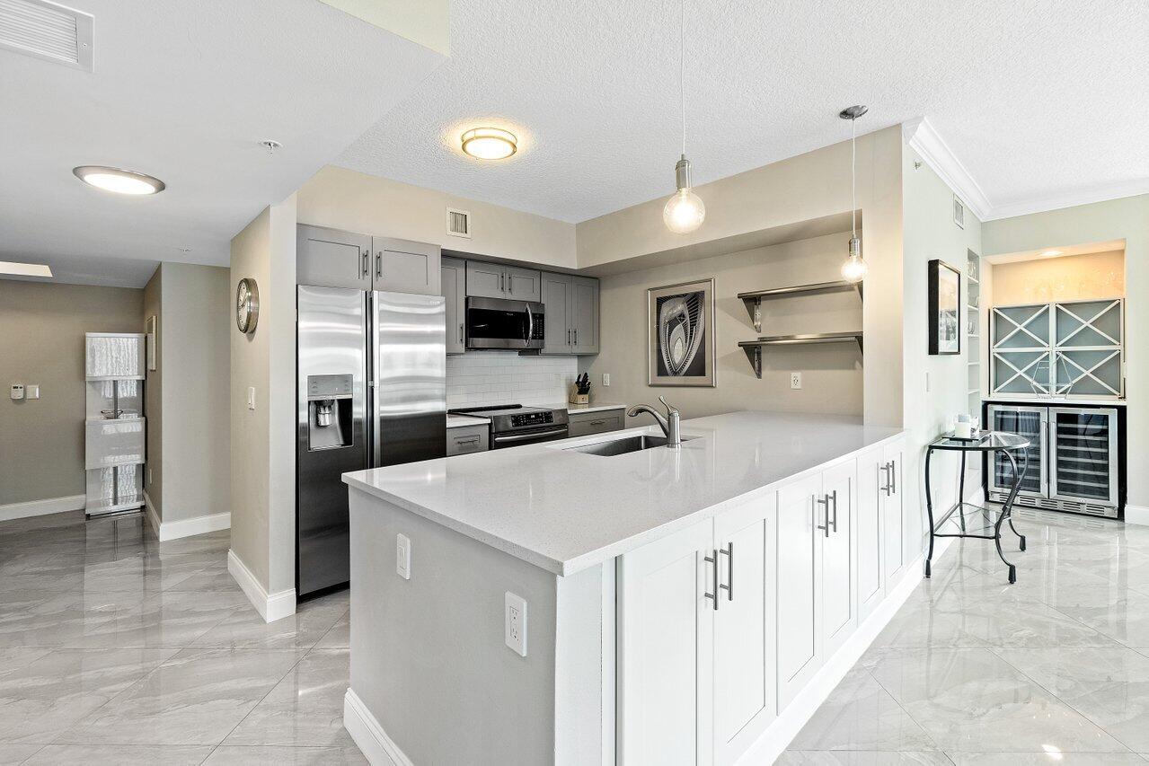 600 S Dixie Highway Unit: 329