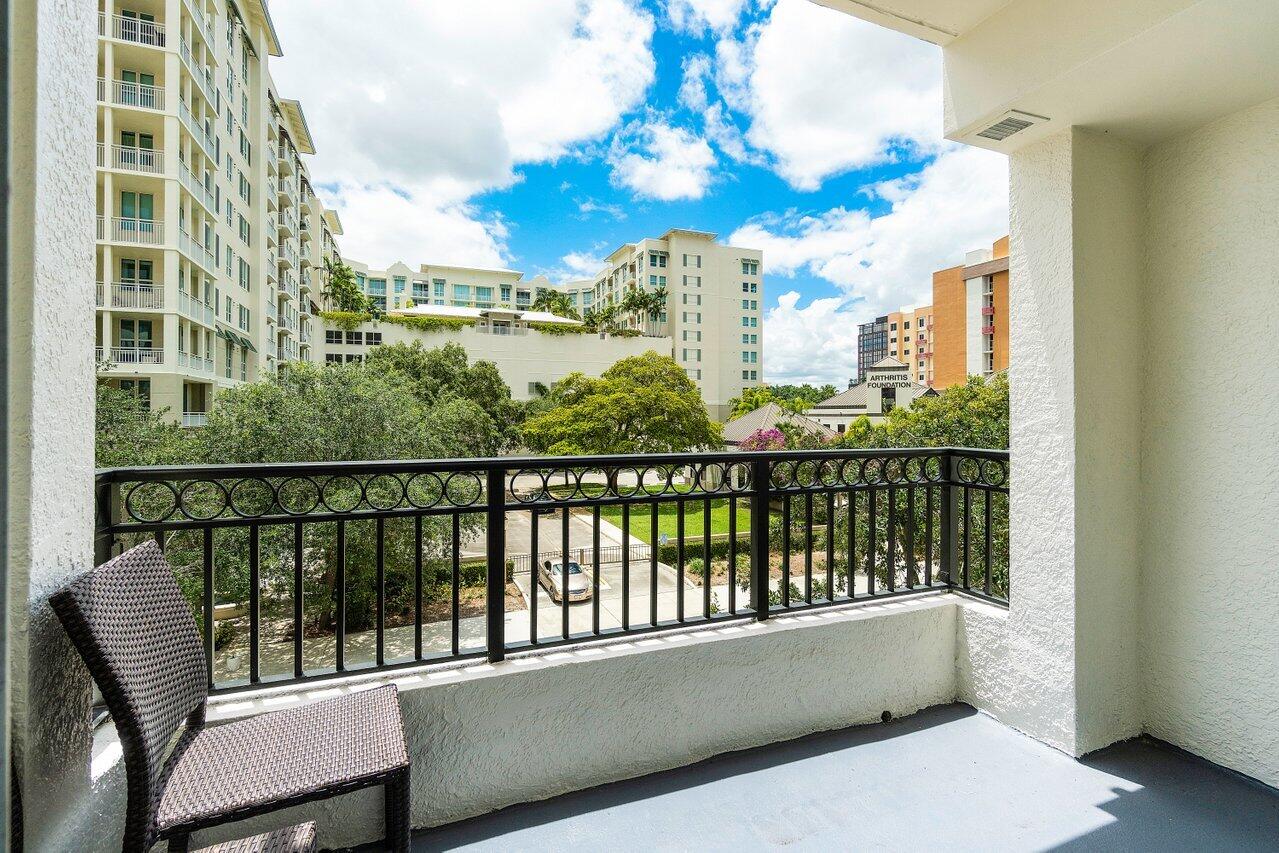 600 S Dixie Highway Unit: 329