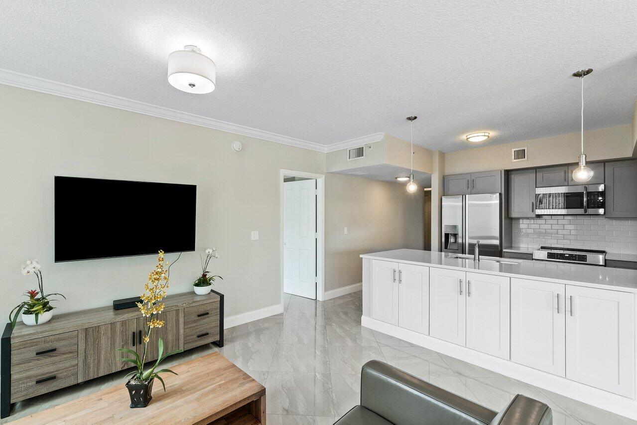 600 S Dixie Highway Unit: 329