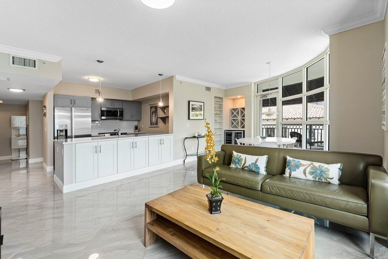 600 S Dixie Highway Unit: 329