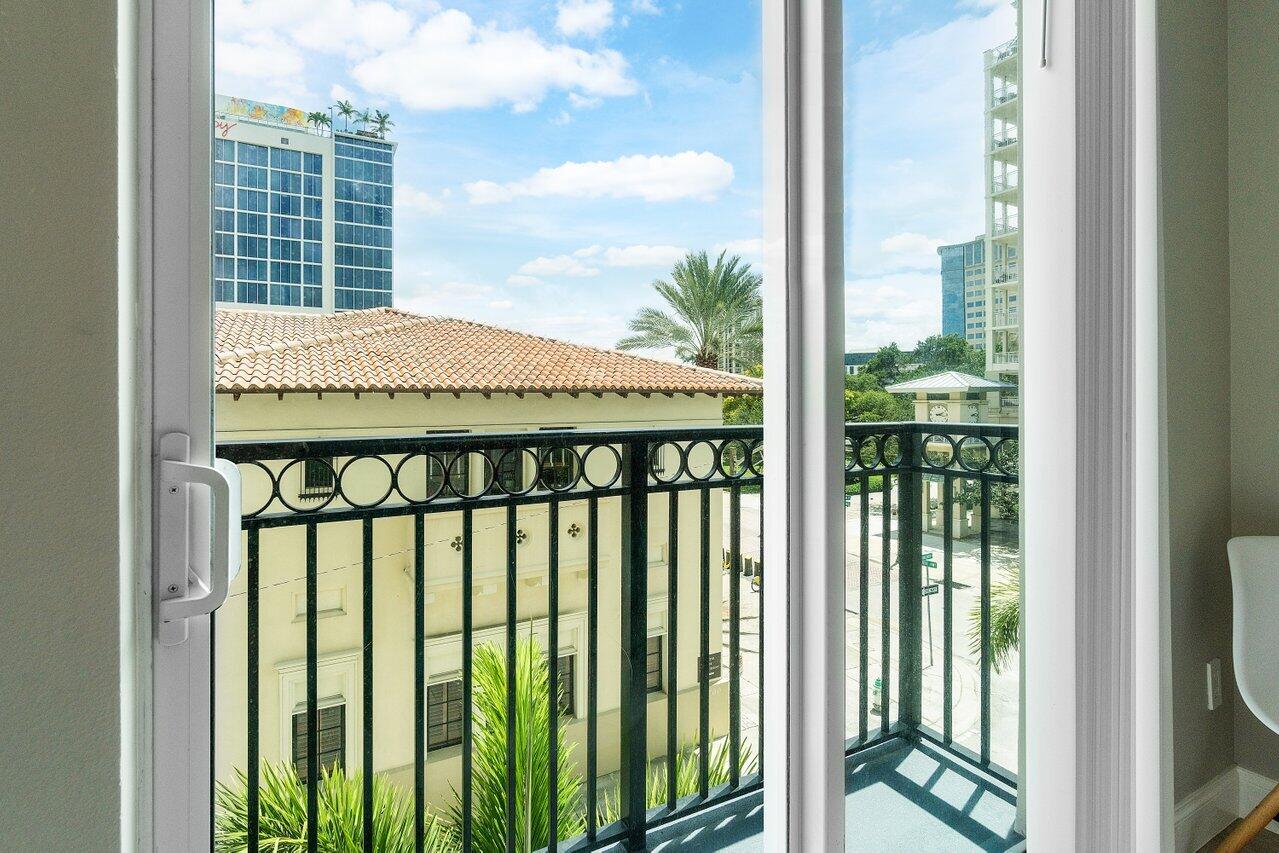 600 S Dixie Highway Unit: 329