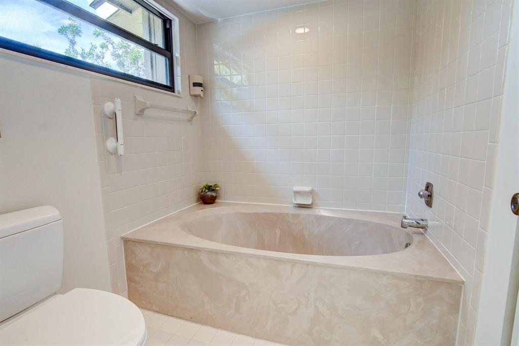 2223 Woodlands Way Unit: 2223