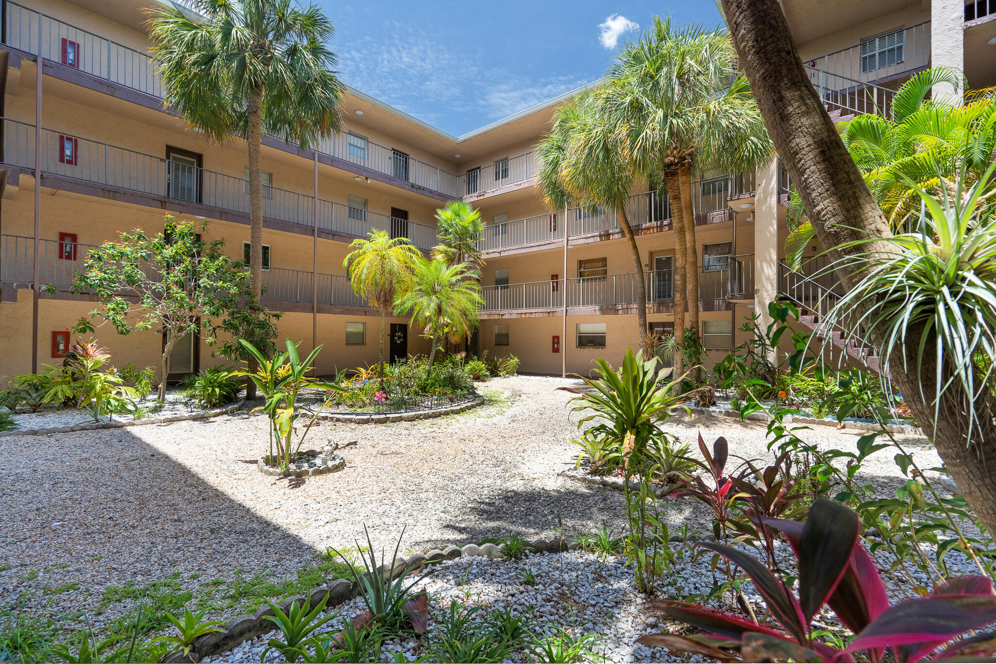 2850 Somerset Drive Unit: 414l
