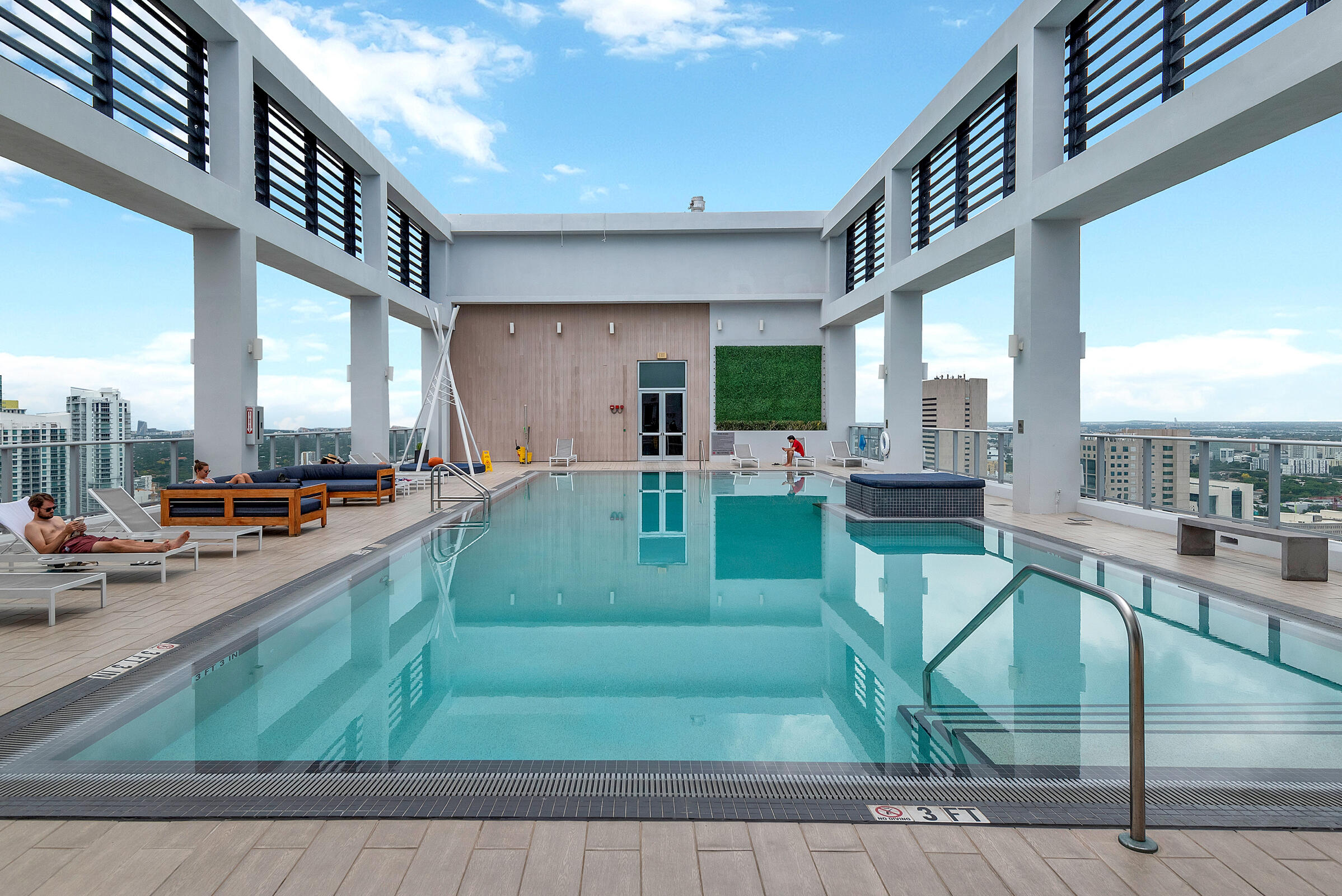 151 SE 1st Street Unit: 1411