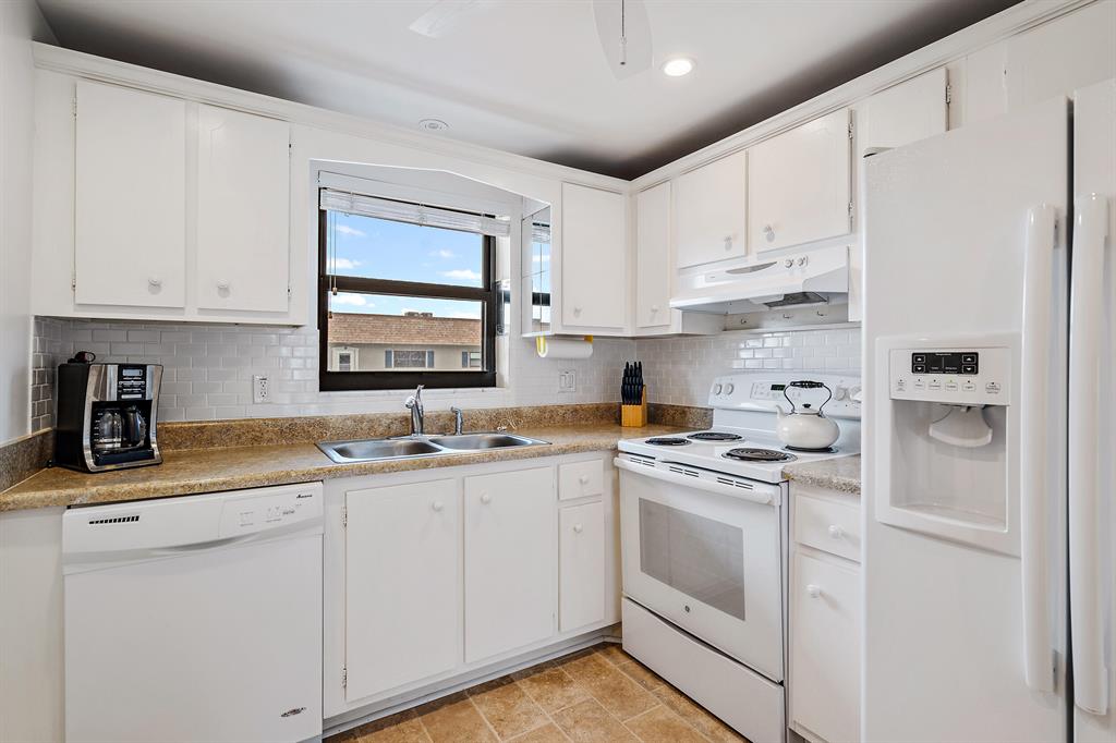 755 Saturn Street Unit: E-204
