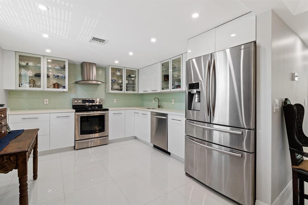 501 SW 11th Place Unit: 206